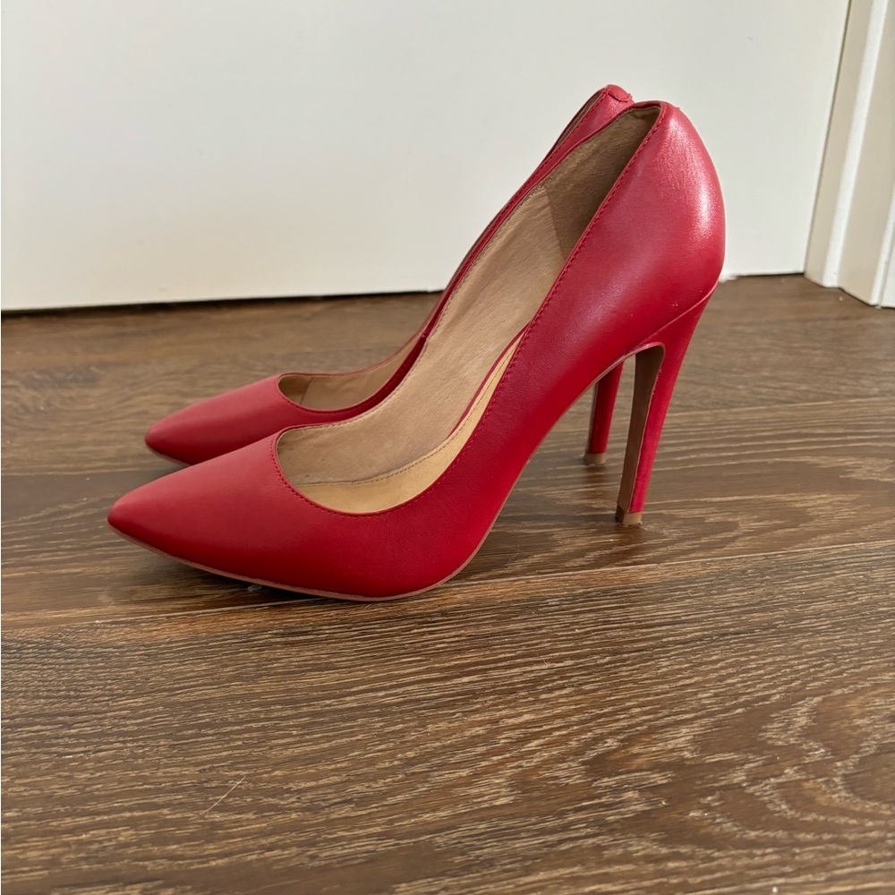 Elegant Red Women's Pumps